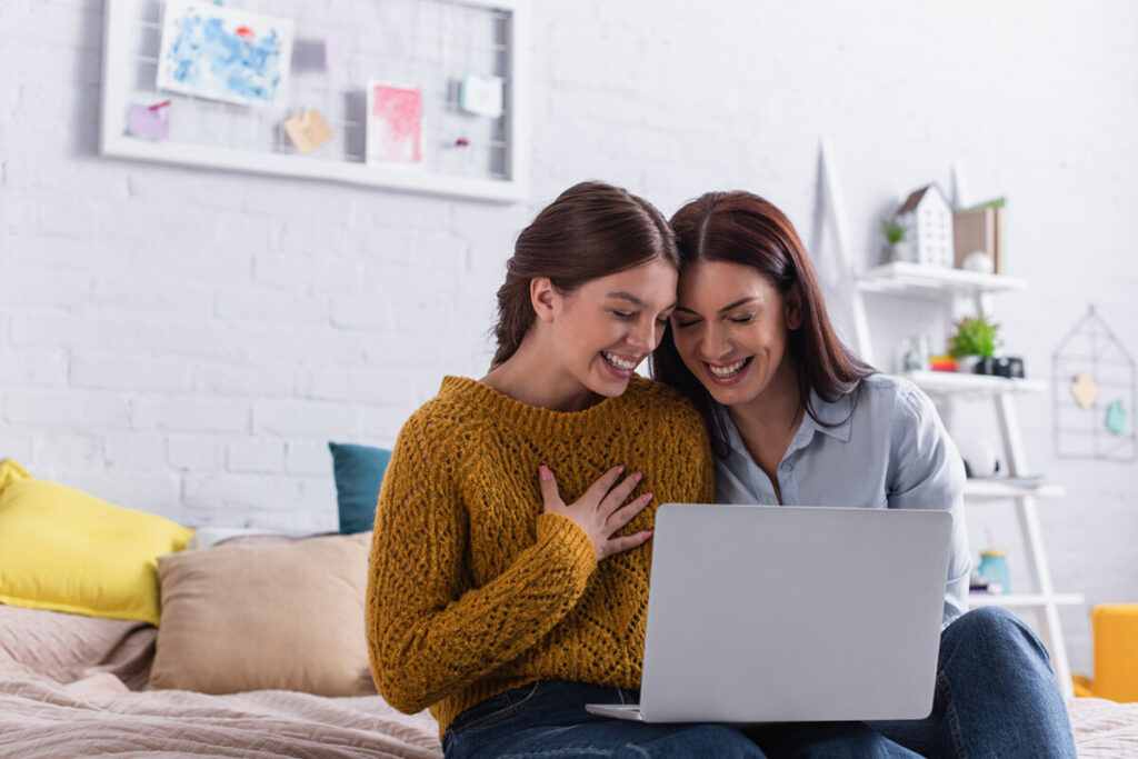 6 ways parents can encourage teens and kids toward generosity