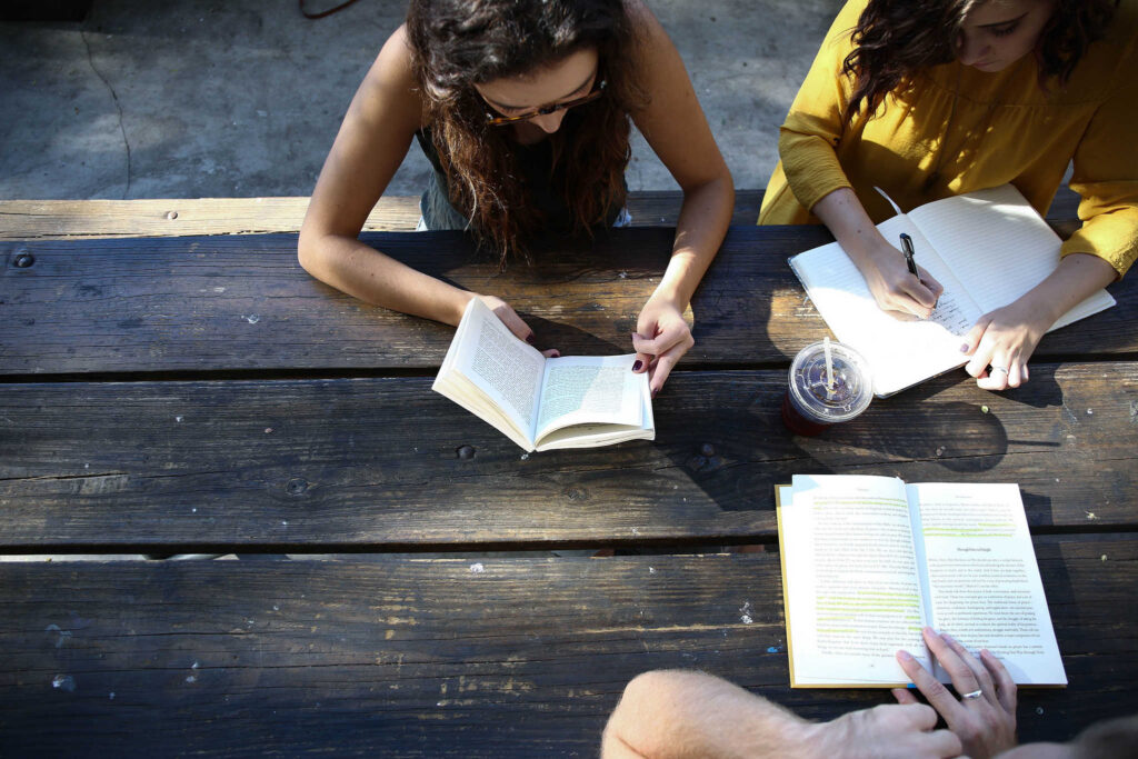 Circle of instigators: On intentional community
